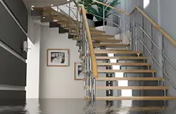 Überschwemmung im Treppenhaus